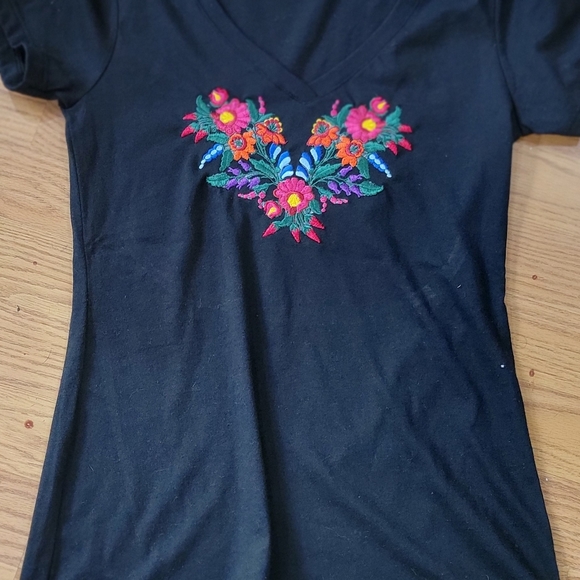 Embroidered Woman T shirts - Picture 4 of 7